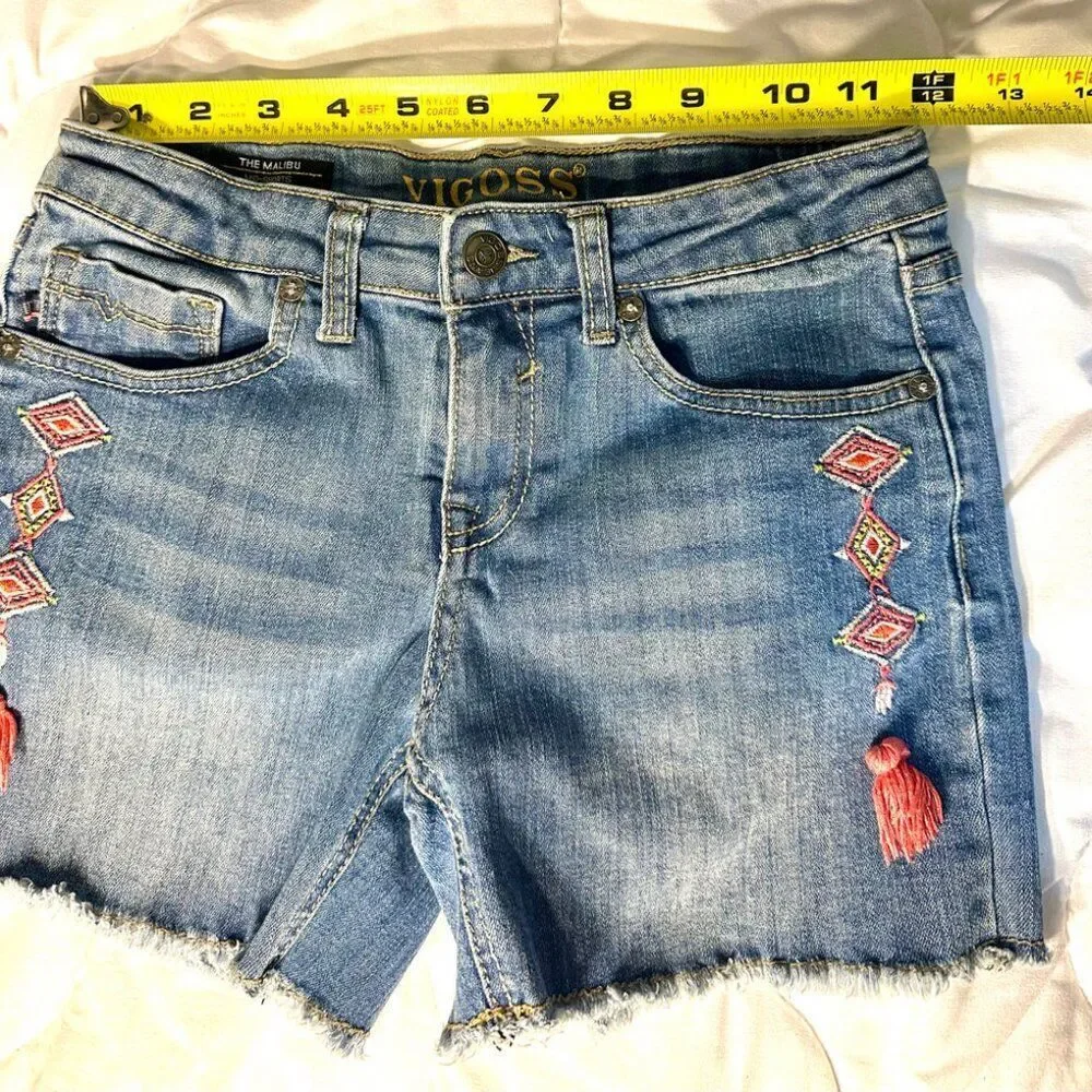 Vigoss Jean Shorts with pretty embroidery size 0